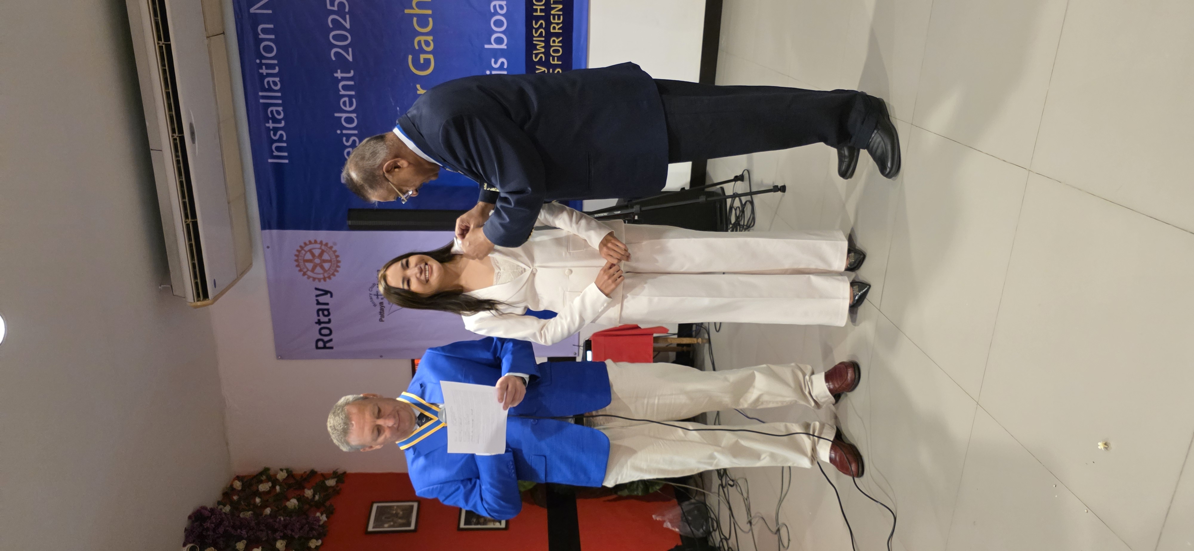 Intronisation de Chadaporn Petrachai